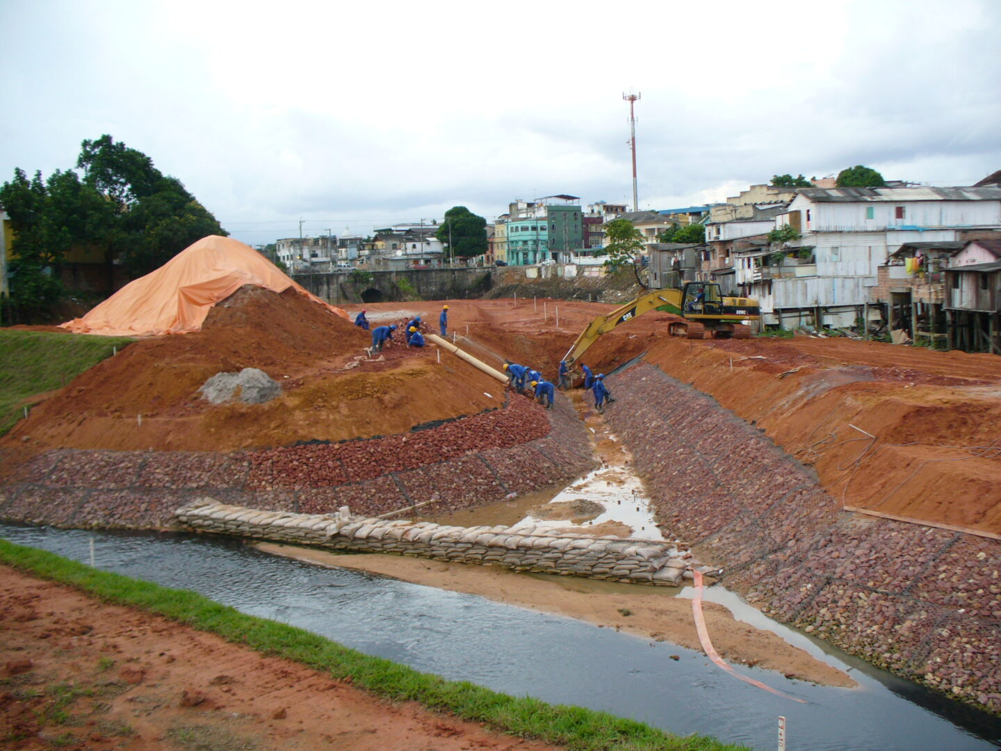 Programa Social e Ambiental dos Igarapés de Manaus – PROSAMIM – Bacias do Educandos-Quarenta e na Bacia Igarapé do São Raimundo.