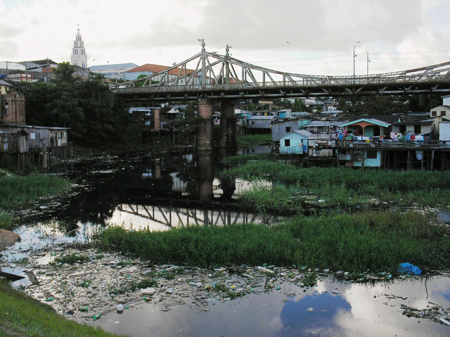 Programa Social e Ambiental dos Igarapés de Manaus – PROSAMIM – Bacias do Educandos-Quarenta e na Bacia Igarapé do São Raimundo.