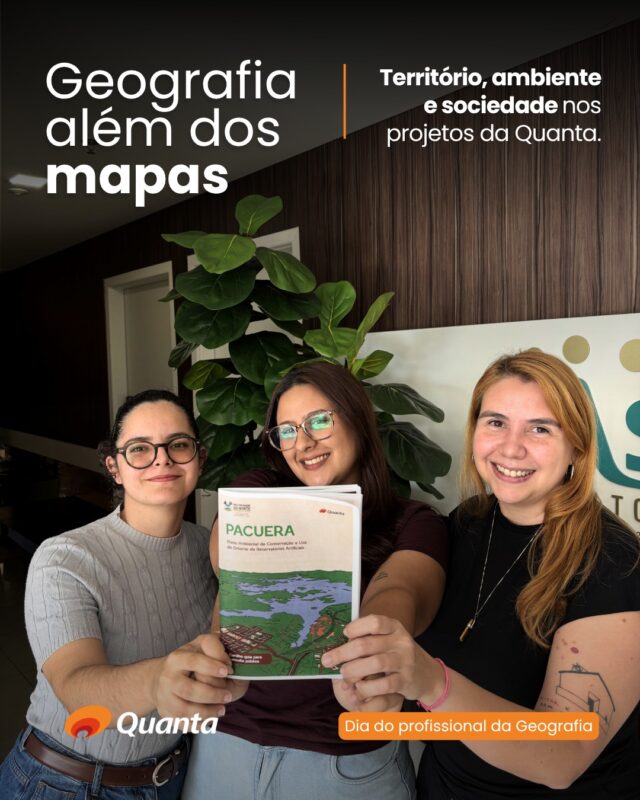 Uma homenagem às geógrafas e aos geógrafos: 

No Dia do Profissional da Geografia, celebramos quem transforma leitura territorial em conhecimento aplicado.

Na Quanta, a Geografia aparece no cuidado com cada leitura de território: na escuta de quem vive os lugares, na interpretação das paisagens, na produção de mapas, nos campos, nos dados e nas escolhas técnicas que orientam projetos.

É uma atuação que reconhece que nenhum território é vazio. Todo lugar carrega histórias, modos de vida, conflitos, memórias, águas, caminhos e relações.

👏 Nossa homenagem às geógrafas e aos geógrafos que ajudam a planejar com responsabilidade, sensibilidade e compromisso com as pessoas e os territórios.

🔗 Acesse o link da bio e conheça nossas áreas de atuação.

#Geografia #GeógrafasEGeógrafos #Território #DesenvolvimentoTerritorial #quantaconsultoria