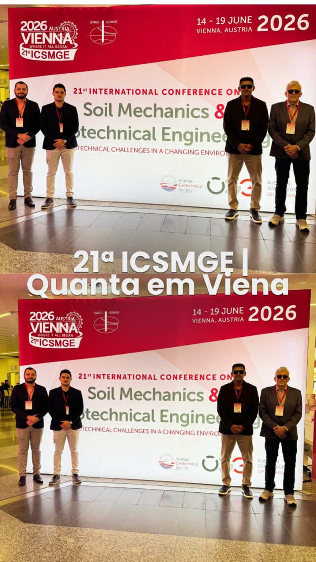 Segundo dia em Viena: a geotecnia no centro da transição energética 🪫

Estamos em Viena, na Áustria, acompanhando a 21ª Conferência Internacional de Engenharia Geotécnica e Mecânica dos Solos, um dos principais encontros globais da área.

O destaque do segundo dia foi a energia geotérmica, tema que conecta inovação, sustentabilidade e infraestrutura. As apresentações reforçaram o potencial dessa fonte limpa e renovável, que utiliza o calor do subsolo como alternativa energética contínua.

Diferentemente de fontes como solar, eólica e hidráulica, a geotermia não depende diretamente das condições climáticas, das estações do ano ou da disponibilidade hídrica. É uma energia disponível 24 horas por dia, 365 dias por ano.

Experiências apresentadas por países como França e Suíça demonstraram como o subsolo urbano pode ser utilizado de forma inteligente para captar e aproveitar essa energia, ampliando as possibilidades de integração entre planejamento urbano, engenharia e transição energética.

Esse debate também nos convida a olhar para a própria evolução da geotecnia. Há cerca de 100 anos, Karl Terzaghi estabeleceu os fundamentos da mecânica dos solos para compreender melhor o comportamento do subsolo e permitir que ele sustentasse nossas obras. Hoje, a engenharia geotécnica amplia seu papel: além de apoiar cidades, edifícios e infraestruturas, o solo também pode contribuir para responder aos desafios energéticos contemporâneos.

O futuro da energia limpa não está apenas no sol, no vento ou na água. Ele também está, literalmente, sob os nossos pés. 🌏

#EngenhariaGeotécnica #Sustentabilidade #EnergiaGeotérmica #InfraestruturaSustentável #QuantaConsultoria