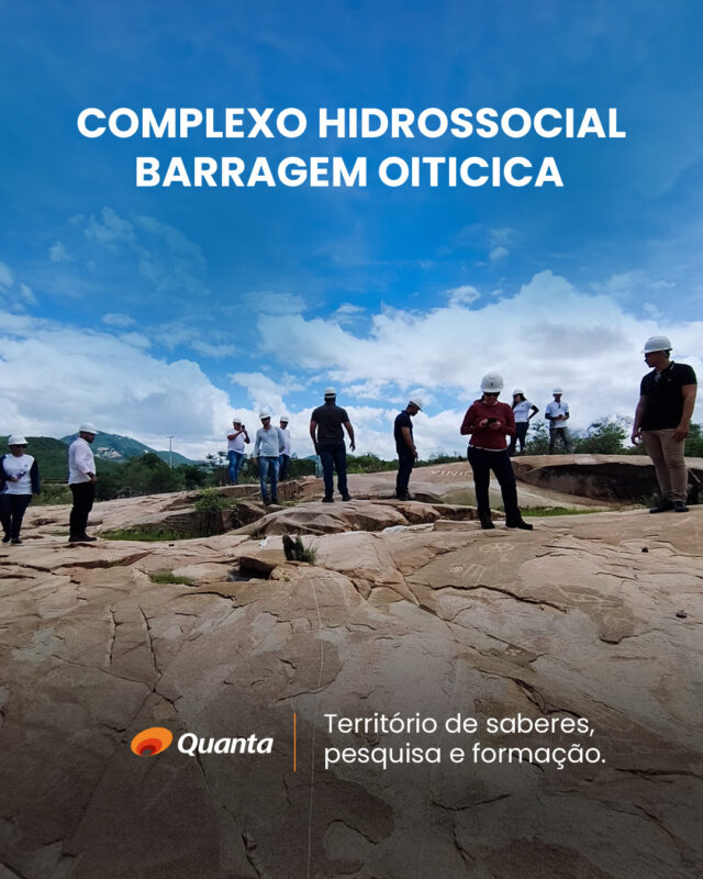 O Complexo Hidrossocial Barragem Oiticica tem se consolidado como um importante campo de estudos, pesquisa e difusão do conhecimento no Rio Grande do Norte. Ao longo dos últimos anos, o empreendimento recebeu visitas técnicas, acadêmicas e institucionais, reunindo estudantes, professores, pesquisadores, profissionais em formação, representantes de órgãos públicos, movimentos sociais e comunidades diretamente relacionadas ao território. Sob o gerenciamento da Quanta Consultoria, as visitas são conduzidas por equipe técnica especializada e permitem aos participantes uma leitura integrada dos diferentes componentes do Complexo Oiticica. Durante os percursos, são apresentados aspectos ligados à engenharia da barragem, gestão dos recursos hídricos, meio ambiente, arqueologia, processos jurídicos e institucionais, reassentamento, ações socioambientais e atuação junto às comunidades. As atividades também contribuem para ampliar o entendimento sobre a Nova Barra de Santana, os processos de reassentamento, o acompanhamento arqueológico, a articulação com instituições públicas e organizações da sociedade civil, e a relação entre infraestrutura hídrica, território e desenvolvimento social. Entre as instituições que já participaram de atividades relacionadas ao empreendimento estão universidades como UFRN, IFRN, UFERSA e UnP, além de órgãos como SEMARH/RN, IGARN e PGE/RN. Movimentos sociais, representantes comunitários e a Cáritas Diocesana também integram esse processo, reforçando o caráter participativo e multidisciplinar do Complexo. Para a Quanta Consultoria, contribuir com esse processo significa compartilhar conhecimento técnico, experiência de gestão e aprendizados construídos na condução de um dos importantes empreendimentos hídricos do Nordeste. Instituições interessadas em agendar visitas devem encaminhar solicitação à SEMARH/RN pelo e-mail coinfra25@gmail.com, informando a data pretendida, a instituição solicitante, a disciplina do curso, quando houver, e o número de visitantes. Leia a matéria completa no site da Quanta. #QuantaConsultoria #ComplexoOiticica #GestaoHidrica #Infraestrutura #MeioAmbiente
