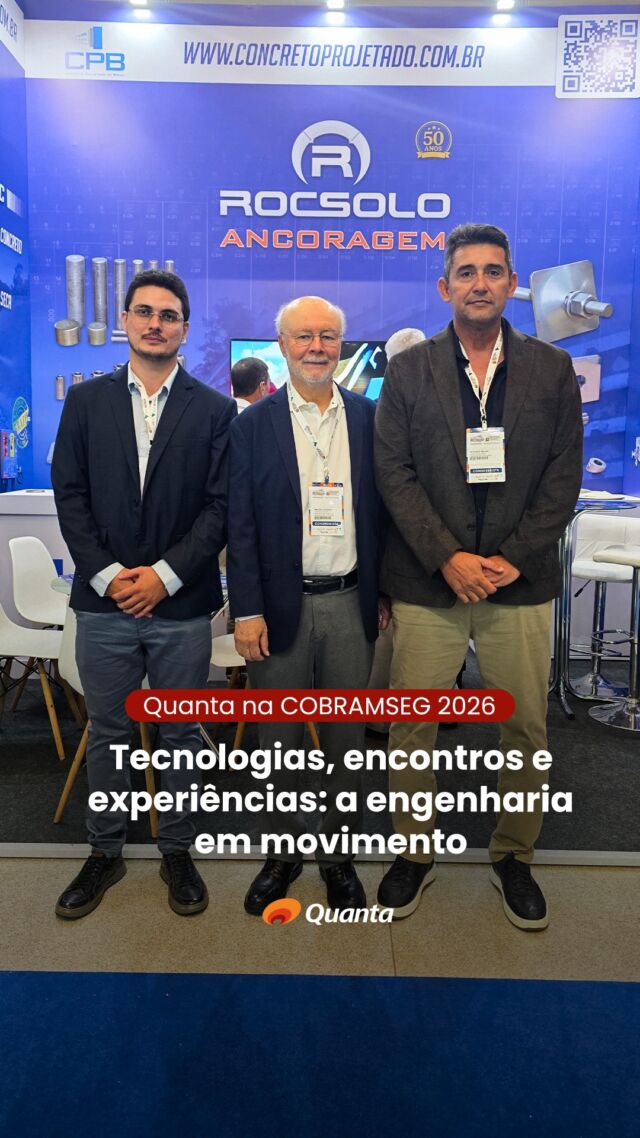 Conhecimento se constrói na prática, na troca e na capacidade de transformar experiências em aprendizados que podem contribuir com outras pessoas, projetos e territórios. No COBRAMSEG 2026, em Brasília, a Quanta compartilhou parte do conhecimento técnico produzido a partir da atuação de suas equipes em diferentes frentes da engenharia geotécnica. Os trabalhos apresentados reuniram experiências relacionadas à segurança de barragens, construção de túneis, tratamento de solos contaminados e geotecnia ambiental. Entre elas, estudos desenvolvidos a partir do Complexo Hidrossocial Barragem Oiticica, no Rio Grande do Norte, com análises voltadas ao comportamento e à segurança de suas estruturas. Produzir conhecimento significa investigar, sistematizar aprendizados, colocar práticas em diálogo e contribuir para que novas soluções possam ser construídas coletivamente. É dessa forma que a Quanta busca colaborar com o desenvolvimento da engenharia: conectando experiência de campo, reflexão técnica e diferentes saberes para gerar conhecimento aplicado e ampliar as possibilidades de resposta aos desafios encontrados nos territórios. #QuantaConsultoria #EngenhariaGeotécnica #COBRAMSEG2026 #Inovação #Engenharia