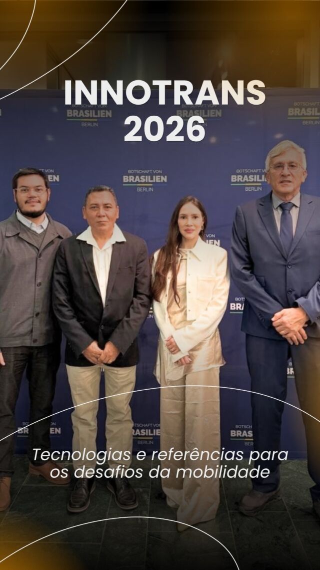 A Quanta participou da InnoTrans 2026, realizada de 22 a 25 de setembro, em Berlim, na Alemanha, uma das principais feiras internacionais de tecnologia de transportes. Maíra Sales, Rui Santiago, José Wilton e André Sousa representaram a Quanta no evento, acompanhando tecnologias e soluções para o setor, entre trens, Veículos Leves sobre Trilhos (VLTs) e sistemas de transporte. Para a Quanta, participar desses espaços amplia o repertório técnico e a troca com profissionais do setor, trazendo referências para avaliar soluções adequadas aos desafios de mobilidade dos projetos em que atuamos. Neste vídeo, André, Rui e José Wilton compartilham suas impressões sobre o evento e as soluções que conheceram. Confira! #InnoTrans #Quantaconsultoria #Transportes #Mobilidade #InnoTransBerlim